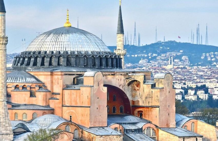 İstanbul’un incisi Ayasofya’da restorasyon başlıyor